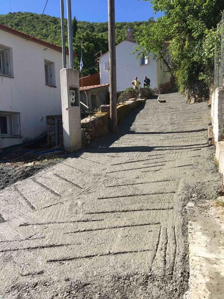 Τσιμεντόστρωση σε γειτονιά στα Δυτικά του χωριού