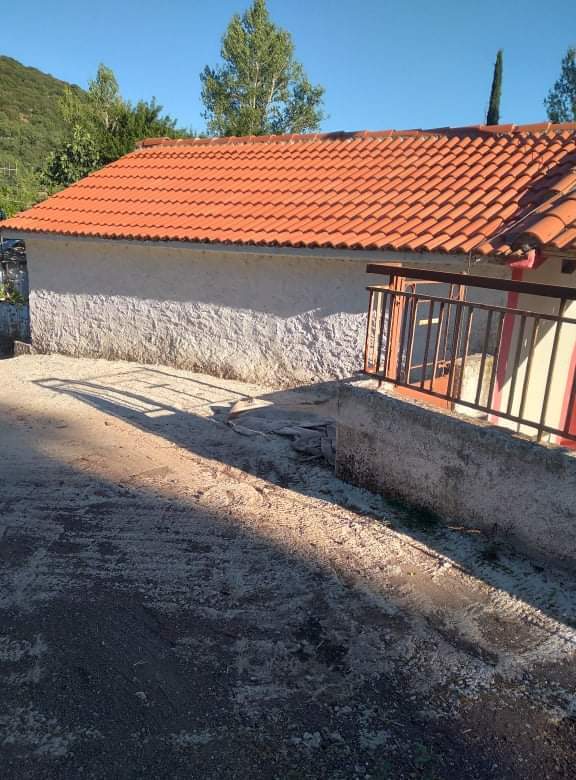 Τσιμεντόστρωση δρόμου στους Αγίους Θεοδώρους